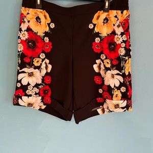 Women New York &Company Floral Shorts